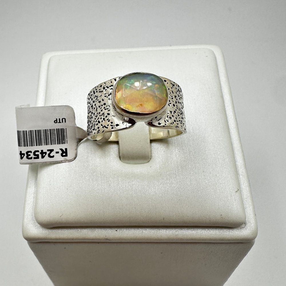 NWT 9x7 faceted oval cut‎ Opal solitaire ring in stamped sterling silver!